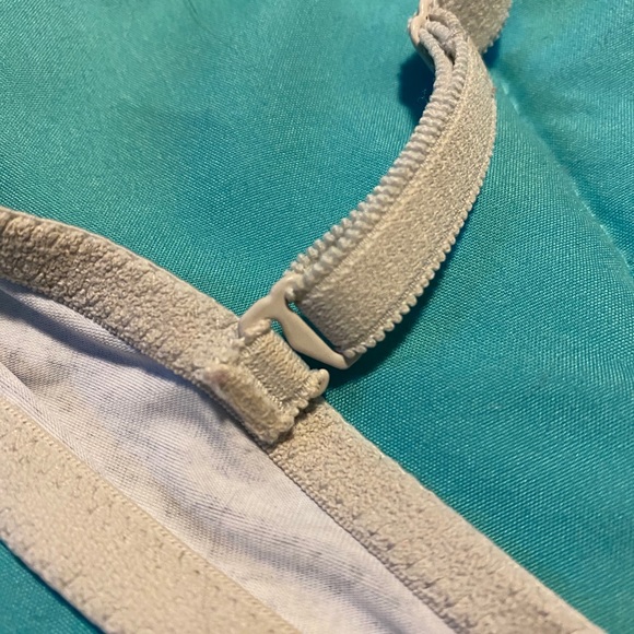 Bundle of TWO VS Pink Push Up Bras - Picture 9 of 9